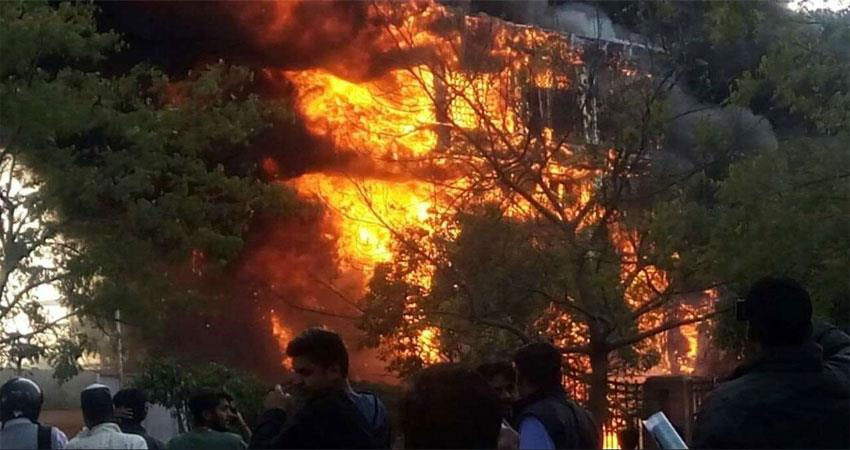 करोल बाग: मौत के धुएं में खाक हुई जिंदगियां, पहले होती कार्रवाई तो बच जाती 17 की जान करोल बाग: मौत के धुएं में खाक हुई जिंदगियां, पहले होती कार्रवाई तो बच जाती 17 की जान