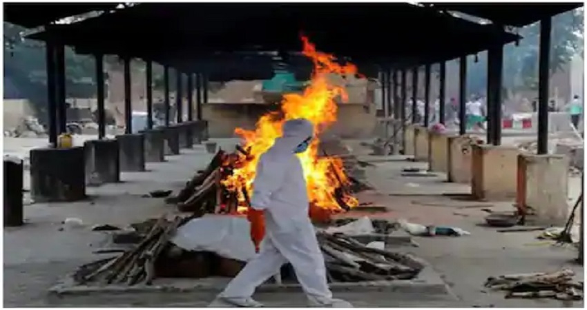 एक साथ जलाए गए 50 कोरोना संक्रमितों के शव, सरकार पर आंकड़े छुपाने का आरोप- देखें Video एक साथ जलाए गए 50 कोरोना संक्रमितों के शव, सरकार पर आंकड़े छुपाने का आरोप- देखें Video