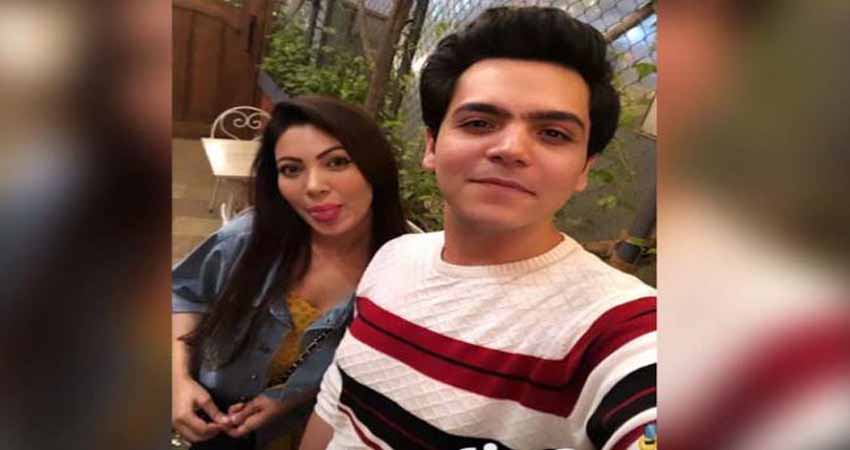 OMG! जेठालाल के बेटे ''टप्पू'' को डेट कर रही हैं ''बबीता जी'', 9 साल की उम्र का है फासला OMG! जेठालाल के बेटे ''टप्पू'' को डेट कर रही हैं ''बबीता जी'', 9 साल की उम्र का है फासला