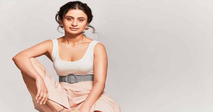 द एम्पायर के लिए स्टीफन फ्राई, मिशेल गोमेज और अलेक्जेंडर के साथ जुड़ी रसिका दुग्गल द एम्पायर के लिए स्टीफन फ्राई, मिशेल गोमेज और अलेक्जेंडर के साथ जुड़ी रसिका दुग्गल