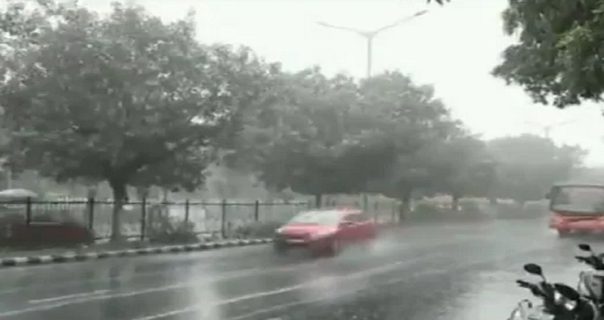 Delhi Rain: हल्कि बारिश ने दिल्ली को दी प्रदूषण से थोड़ी राहत Delhi Rain: हल्कि बारिश ने दिल्ली को दी प्रदूषण से थोड़ी राहत