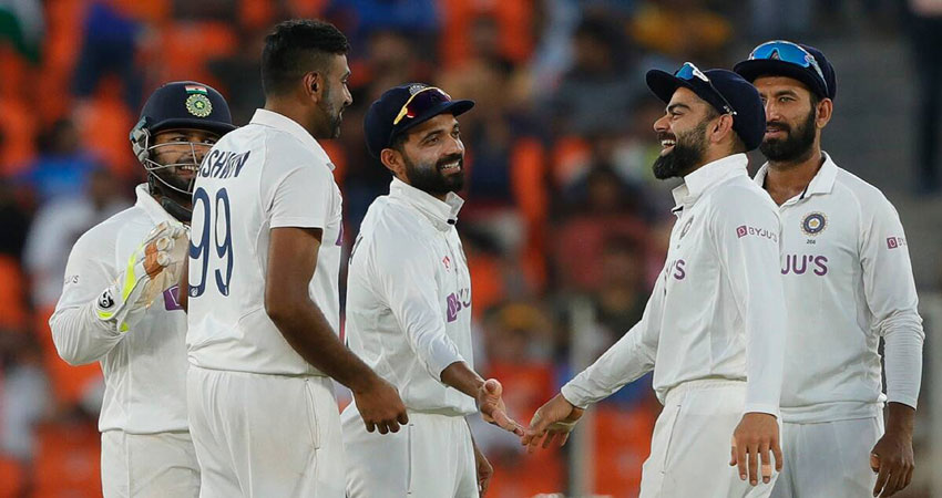 Ind vs Eng 4th Test: फिरकी के जाल में फंसी इंग्लैंड टीम 205 रन पर आउट Ind vs Eng 4th Test: फिरकी के जाल में फंसी इंग्लैंड टीम 205 रन पर आउट