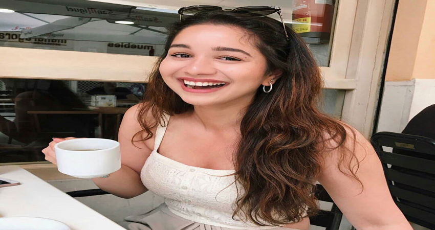 सोशल मीडिया पर छाईं सचिन तेंदुलकर की बेटी सारा, जल्द कर सकती हैं बॉलीवुड में डेब्यू सोशल मीडिया पर छाईं सचिन तेंदुलकर की बेटी सारा, जल्द कर सकती हैं बॉलीवुड में डेब्यू