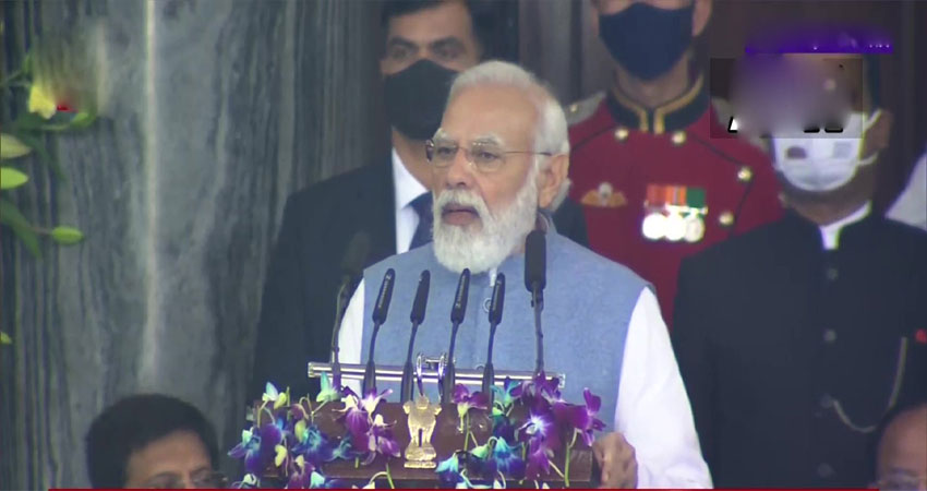 संविधान दिवस पर PM मोदी ने विपक्ष पर किया जमकर प्रहार, बताया पारिवारिक पार्टियां संविधान दिवस पर PM मोदी ने विपक्ष पर किया जमकर प्रहार, बताया पारिवारिक पार्टियां
