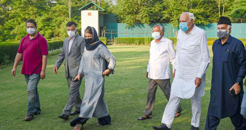 J-K: श्रीनगर में गुपकार ग्रुप की मीटिंग, गठबंधन केंद्र की सर्वदलीय बैठक में होगा शामिल J-K: श्रीनगर में गुपकार ग्रुप की मीटिंग, गठबंधन केंद्र की सर्वदलीय बैठक में होगा शामिल