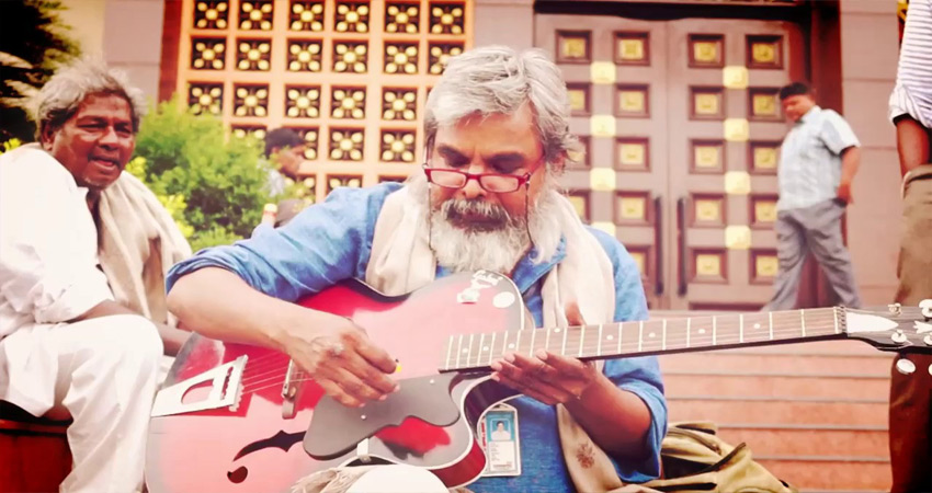 मिलिए गिटार राव से, जो मात्र एक रुपये में सिखाते हैं संगीत, वजह है बेहद खास मिलिए गिटार राव से, जो मात्र एक रुपये में सिखाते हैं संगीत, वजह है बेहद खास