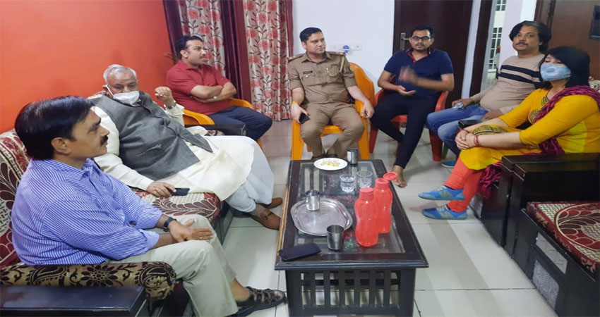 ग्रेटर नोएडा पहुंचे सांसद सत्यदेव पचौरी, अपने क्षेत्र के लोगों की समस्याएं सुनी ग्रेटर नोएडा पहुंचे सांसद सत्यदेव पचौरी, अपने क्षेत्र के लोगों की समस्याएं सुनी