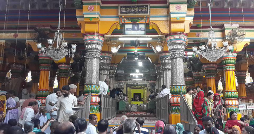 ढाई माह लंबे लॉकडाउन के बाद 8 जून से खुलेंगे मथुरा- वृंदावन के मंदिर ढाई माह लंबे लॉकडाउन के बाद 8 जून से खुलेंगे मथुरा- वृंदावन के मंदिर