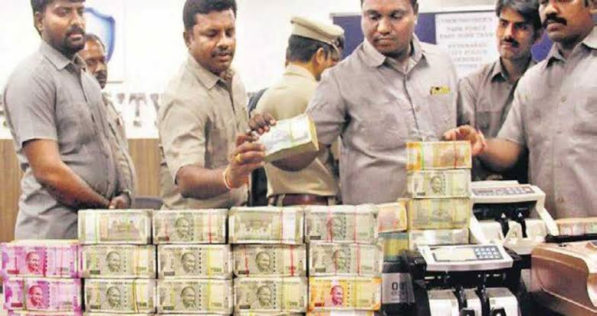 4 करोड़ लेकर भागे Collection एजेंट और उसका साथी गिरफ्तार 4 करोड़ लेकर भागे Collection एजेंट और उसका साथी गिरफ्तार