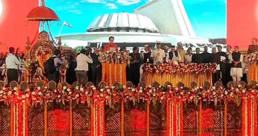 उद्धव ठाकरे बने महाराष्ट्र के 19वें मुख्यमंत्री, जानिए इनके मंत्रियों के बारे में... उद्धव ठाकरे बने महाराष्ट्र के 19वें मुख्यमंत्री, जानिए इनके मंत्रियों के बारे में...