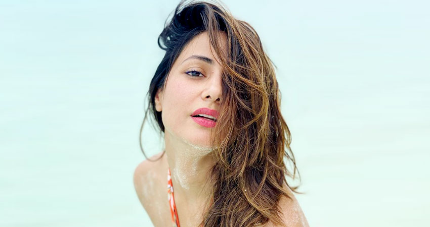 हिना खान की Bikini Photos तेजी से वायरल, रेत में मस्ती करती आईं नजर हिना खान की Bikini Photos तेजी से वायरल, रेत में मस्ती करती आईं नजर
