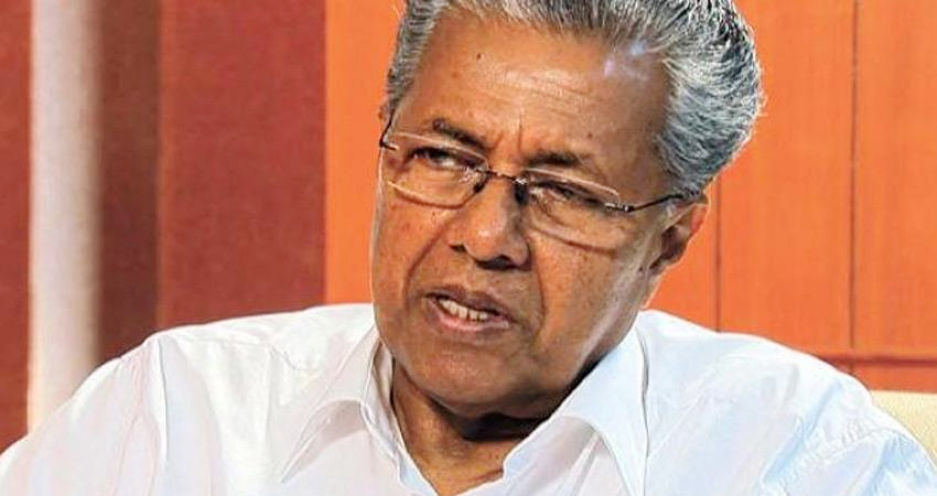 केरल के CM पिनराई विजयन ने हत्या के दोषी को दी हीरो जैसी विदाई, लगाए नारे केरल के CM पिनराई विजयन ने हत्या के दोषी को दी हीरो जैसी विदाई, लगाए नारे