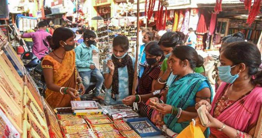 रक्षाबंधन पर चीन को पांच हजार करोड़ की चपत, खूब बिकी हिन्दुस्तानी राखी रक्षाबंधन पर चीन को पांच हजार करोड़ की चपत, खूब बिकी हिन्दुस्तानी राखी