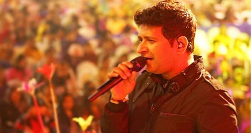 KK Death: मौत से चंद घंटे पहले का Video आया सामने, कॉन्सर्ट में बार-बार पसीना पोछते रहे सिंगर KK Death: मौत से चंद घंटे पहले का Video आया सामने, कॉन्सर्ट में बार-बार पसीना पोछते रहे सिंगर