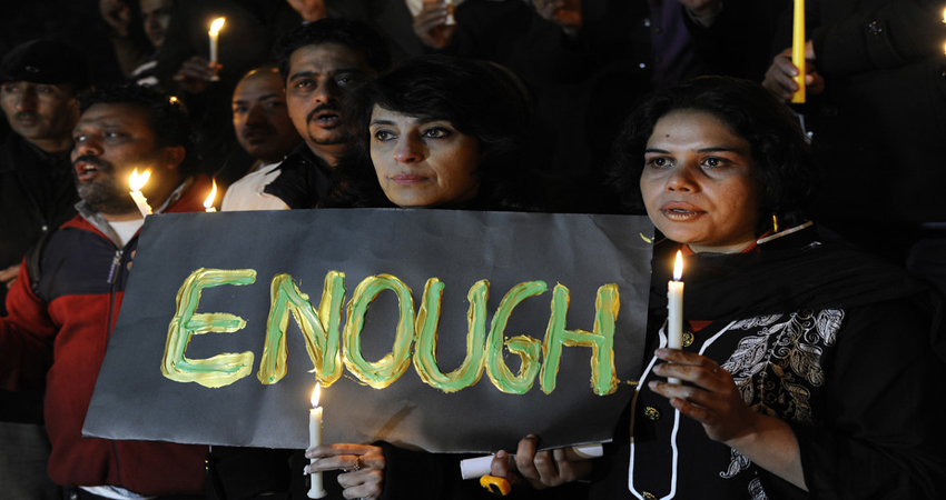 पाकिस्तान में खुलेआम हो रहा है सेना का विरोध, ये है मुद्दा... पाकिस्तान में खुलेआम हो रहा है सेना का विरोध, ये है मुद्दा...
