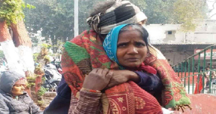 आयुष्मान योजना: सरकार की कोशिशों को ठेंगा दिखाती व्यवस्था, कंधे पर पति को लेकर भटकी महिला आयुष्मान योजना: सरकार की कोशिशों को ठेंगा दिखाती व्यवस्था, कंधे पर पति को लेकर भटकी महिला