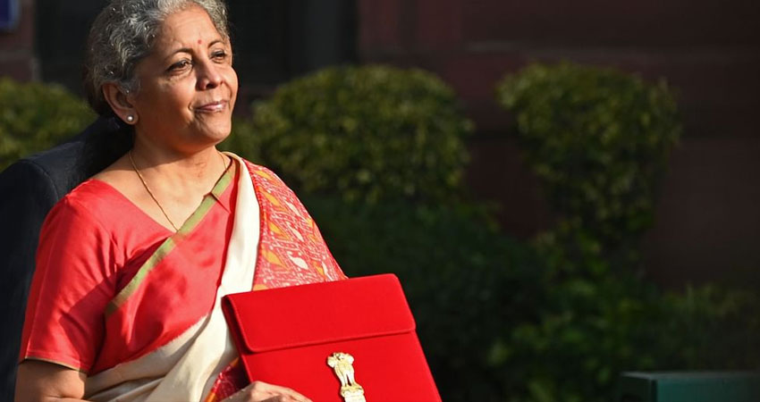 वित्त मंत्री ने पेश किया ऐतिहासिक बजट, जानिए इस बार क्या- क्या हुआ पहली बार वित्त मंत्री ने पेश किया ऐतिहासिक बजट, जानिए इस बार क्या- क्या हुआ पहली बार