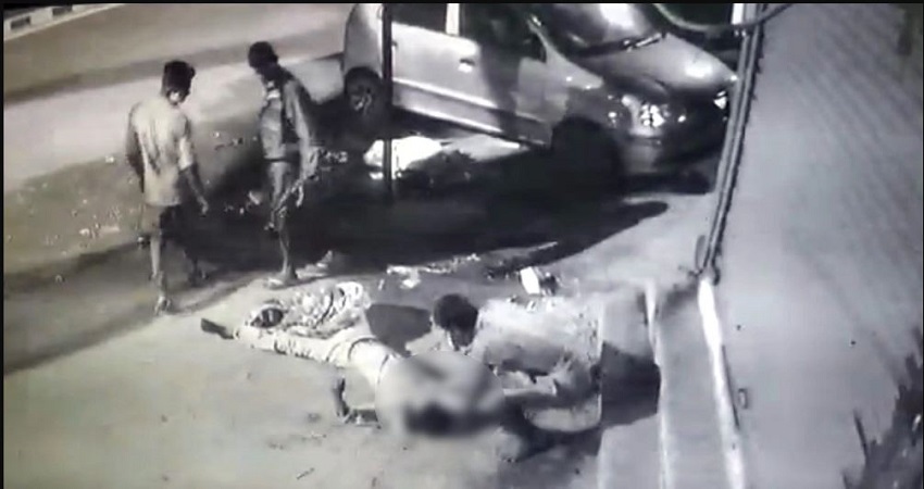 CCTV में कैद हैवानियत, ब्लेड से युवक की 9 बार काटी गर्दन, मरने के लिए छोड़कर भागे अपराधी CCTV में कैद हैवानियत, ब्लेड से युवक की 9 बार काटी गर्दन, मरने के लिए छोड़कर भागे अपराधी