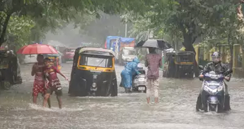 मुंबई में भारी बारिश, मौसम विभाग की चेतावनी के मद्देनजर अधिकारी अलर्ट जारी मुंबई में भारी बारिश, मौसम विभाग की चेतावनी के मद्देनजर अधिकारी अलर्ट जारी