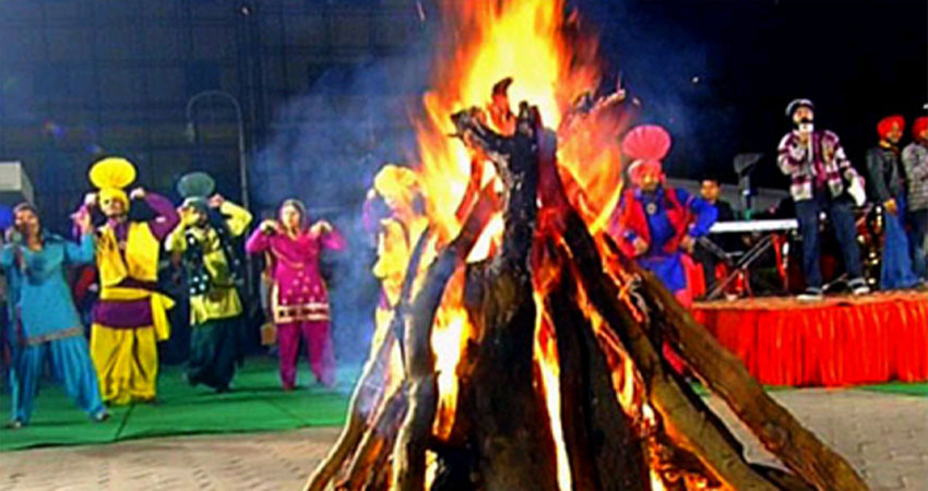 लो आ गई लोहड़ी वे, जानिए शुभ मुहूर्त और पर्व से जुड़ी कथा लो आ गई लोहड़ी वे, जानिए शुभ मुहूर्त और पर्व से जुड़ी कथा