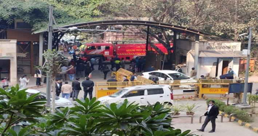 दिल्लीः रोहिणी कोर्ट रूम नंबर 102 में धमाका, मचा हड़कंप दिल्लीः रोहिणी कोर्ट रूम नंबर 102 में धमाका, मचा हड़कंप
