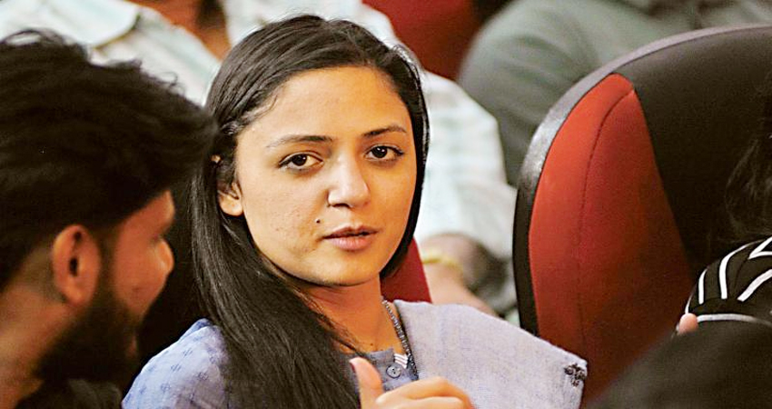 शेहला रशीद की गिरफ्तारी को लेकर दिल्ली HC ने पुलिस को दिया ये आदेश शेहला रशीद की गिरफ्तारी को लेकर दिल्ली HC ने पुलिस को दिया ये आदेश