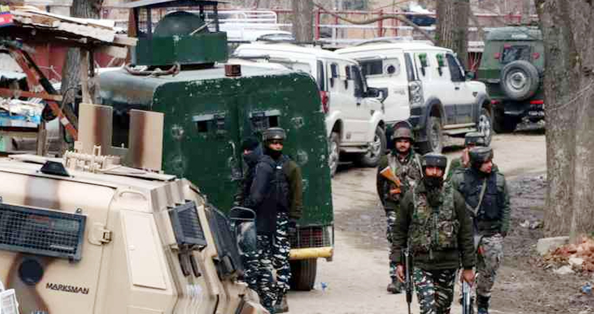 J-K: सोपोर में आंतकी हमला, दो पुलिस कर्मी शहीद और कई नागरिकों की मौत J-K: सोपोर में आंतकी हमला, दो पुलिस कर्मी शहीद और कई नागरिकों की मौत
