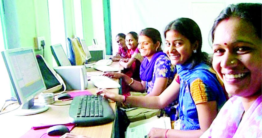 महिलाओं का आर्थिक रूप से आत्मनिर्भर होना जरूरी महिलाओं का आर्थिक रूप से आत्मनिर्भर होना जरूरी