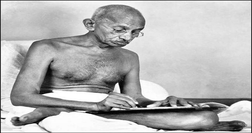 लंदन में नीलाम होगी महात्मा गांधी की कटोरी-चम्मच, जानिए कितनी हो सकती है कीमत लंदन में नीलाम होगी महात्मा गांधी की कटोरी-चम्मच, जानिए कितनी हो सकती है कीमत