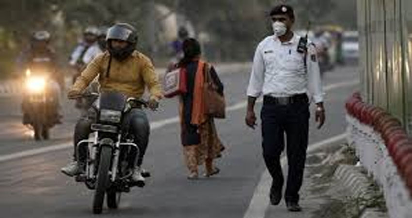 कार चालक ने ट्रैफिक पुलिसवालों को कुचला, गिरफ्तार कार चालक ने ट्रैफिक पुलिसवालों को कुचला, गिरफ्तार