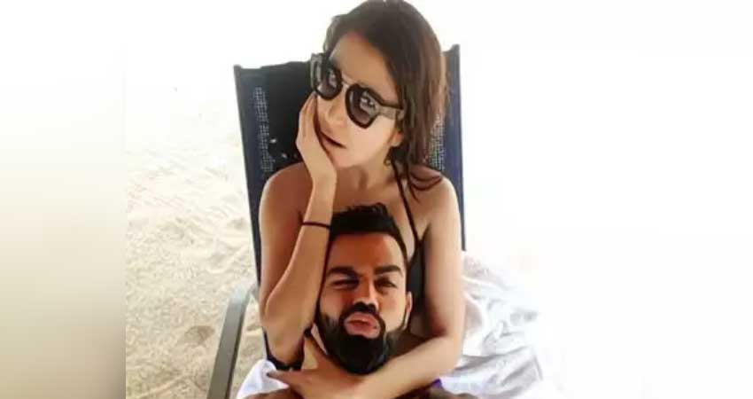 विराट कोहली के साथ Beach पर एंजॉय करती दिखीं अनुष्का शर्मा, तस्वीर हुईं वायरल विराट कोहली के साथ Beach पर एंजॉय करती दिखीं अनुष्का शर्मा, तस्वीर हुईं वायरल