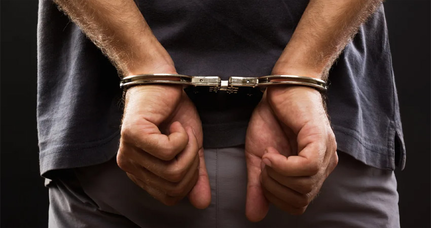 बाइक खड़ी करने की बात पर हुआ विवाद, जानलेवा हमले में बदल गया, महिला समेत 3 घायल बाइक खड़ी करने की बात पर हुआ विवाद, जानलेवा हमले में बदल गया, महिला समेत 3 घायल