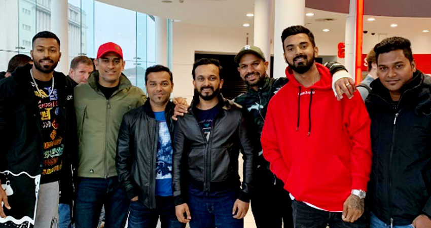 टीम इंडिया ने इंग्लैंड में देखी सलमान खान की फिल्म ''भारत'', सोशल मीडिया पर फोटो की शेयर टीम इंडिया ने इंग्लैंड में देखी सलमान खान की फिल्म ''भारत'', सोशल मीडिया पर फोटो की शेयर