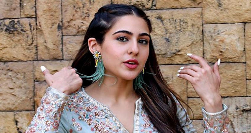 सारा अली खान ने शेयर की वर्कआउट Video, फैंस बोले- She Is Inspiration सारा अली खान ने शेयर की वर्कआउट Video, फैंस बोले- She Is Inspiration