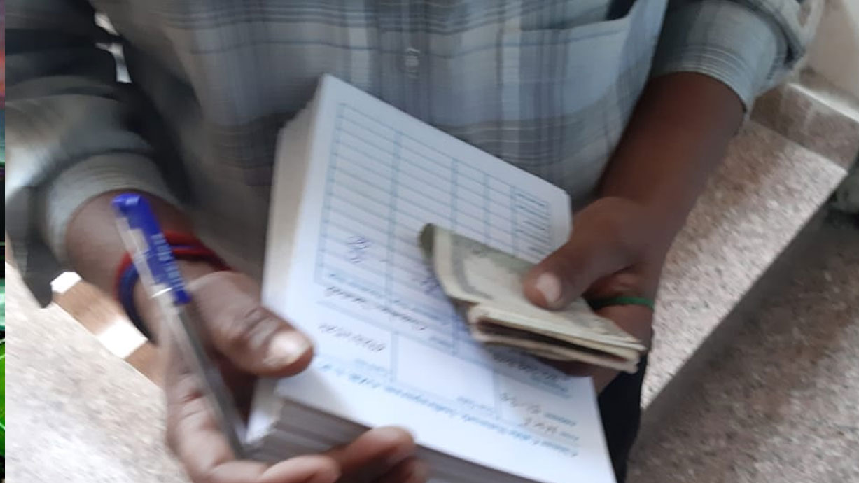 गाजियाबाद: कैश कलेक्शन के लिए लॉकडाउन का उल्लंघन कर रहे केबल ऑपरेटर गाजियाबाद: कैश कलेक्शन के लिए लॉकडाउन का उल्लंघन कर रहे केबल ऑपरेटर