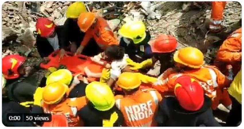 महाराष्ट्र में 5 मंजिला इमारत के मलबे से 20 घंटे बाद 5 साल के बच्चे को जिंदा निकाला, देखें वीडियो... महाराष्ट्र में 5 मंजिला इमारत के मलबे से 20 घंटे बाद 5 साल के बच्चे को जिंदा निकाला, देखें वीडियो...