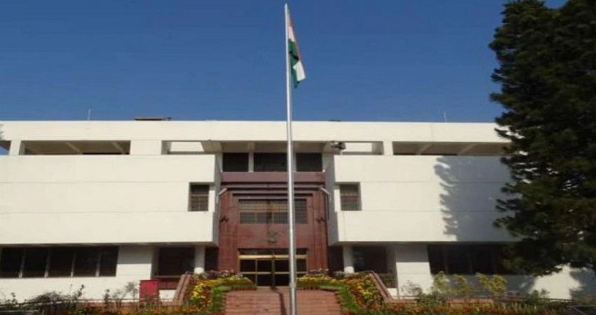 पाकिस्तान की नापाक हरकत, लाठी-डंडों से पीटे गए थे भारतीय दूतावास के कर्मचारी पाकिस्तान की नापाक हरकत, लाठी-डंडों से पीटे गए थे भारतीय दूतावास के कर्मचारी