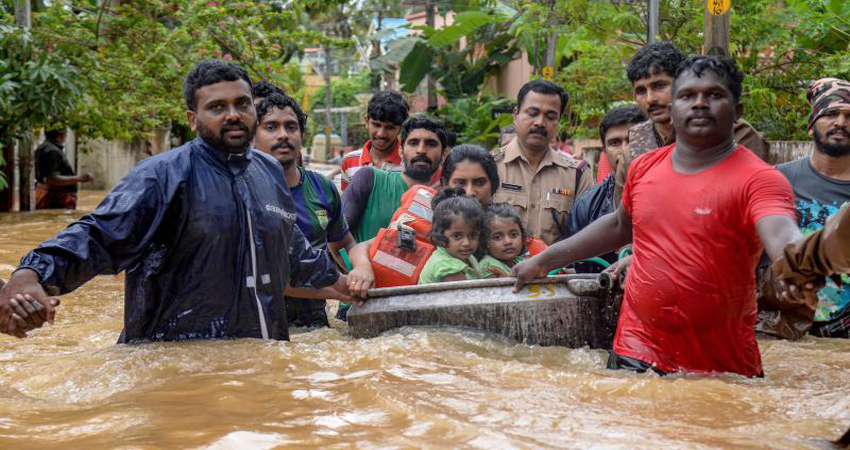 बॉलीवुड के इस कपल ने केरल बाढ़ पीड़ितों के साथ जानवरों के लिए भी किया ये बड़ा काम बॉलीवुड के इस कपल ने केरल बाढ़ पीड़ितों के साथ जानवरों के लिए भी किया ये बड़ा काम
