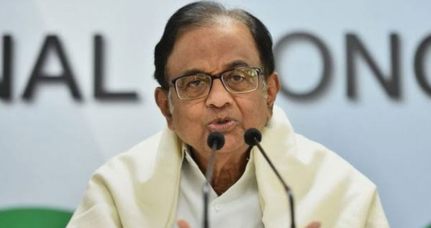 फसल बीमा योजना को स्वैच्छिक बनाने को लेकर मोदी सरकार पर बरसे चिदंबरम फसल बीमा योजना को स्वैच्छिक बनाने को लेकर मोदी सरकार पर बरसे चिदंबरम