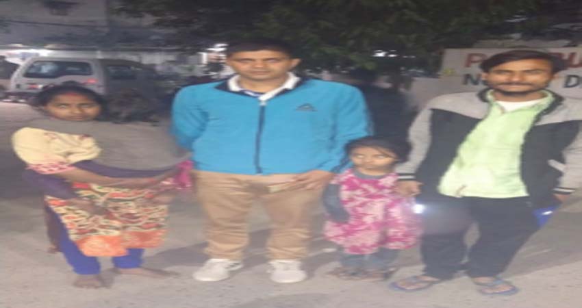 पति से झगड़ा कर दो बच्चों के साथ छोड़ा घर,पुलिस ने मिलवाया पति से झगड़ा कर दो बच्चों के साथ छोड़ा घर,पुलिस ने मिलवाया