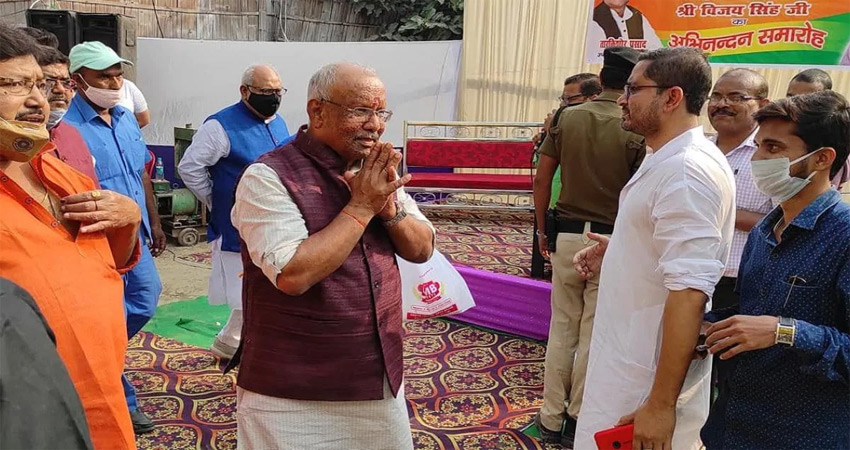 बिहार में सियासी पारा तेज, डिप्टी सीएम तारकिशोर प्रसाद से मिले राजद के 3 विधायक बिहार में सियासी पारा तेज, डिप्टी सीएम तारकिशोर प्रसाद से मिले राजद के 3 विधायक