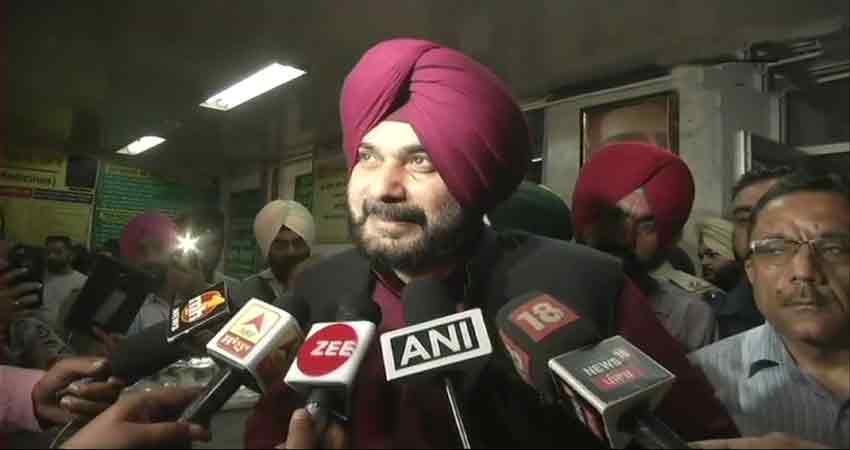 पुलवामा हमले पर सिद्धू का सवाल- क्या कुछ लोगों की वजह से पूरे देश को जिम्मेदार ठहराना सही? पुलवामा हमले पर सिद्धू का सवाल- क्या कुछ लोगों की वजह से पूरे देश को जिम्मेदार ठहराना सही?