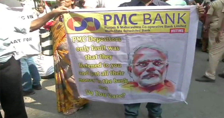 PMC बैंक के खाताधारकों ने की प्रर्दशन के बाद उद्धव ठाकरे से मुकालात PMC बैंक के खाताधारकों ने की प्रर्दशन के बाद उद्धव ठाकरे से मुकालात