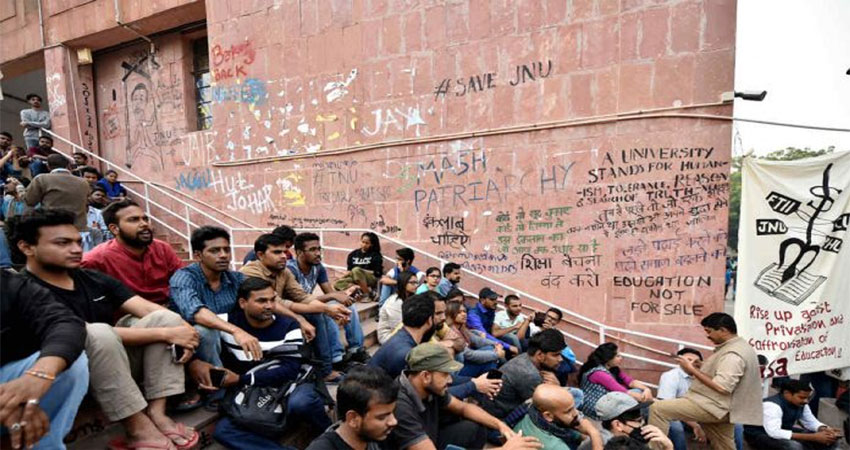 JNU के मुकाबले 20 गुना ज्यादा हॉस्टल फीस लेते हैं देश के अन्य कॉलेज, जानें फिर क्यूं मचा बवाल JNU के मुकाबले 20 गुना ज्यादा हॉस्टल फीस लेते हैं देश के अन्य कॉलेज, जानें फिर क्यूं मचा बवाल