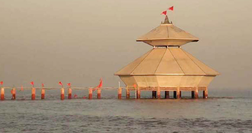 दिन में 2 बार जलमग्न रहता है ये मंदिर, उसके बाद भक्तों को देते हैं ये दर्शन दिन में 2 बार जलमग्न रहता है ये मंदिर, उसके बाद भक्तों को देते हैं ये दर्शन