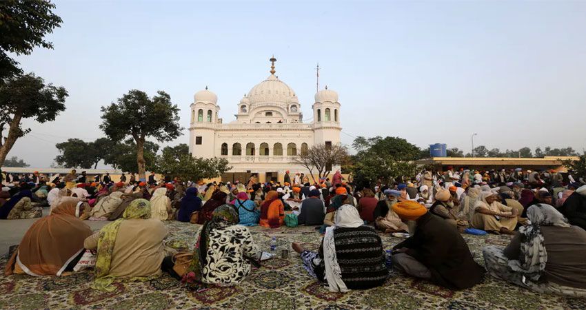भारतीय सिखों ने करतारपुर साहिब के किए दर्शन, सोने की पालकी की स्थापित भारतीय सिखों ने करतारपुर साहिब के किए दर्शन, सोने की पालकी की स्थापित