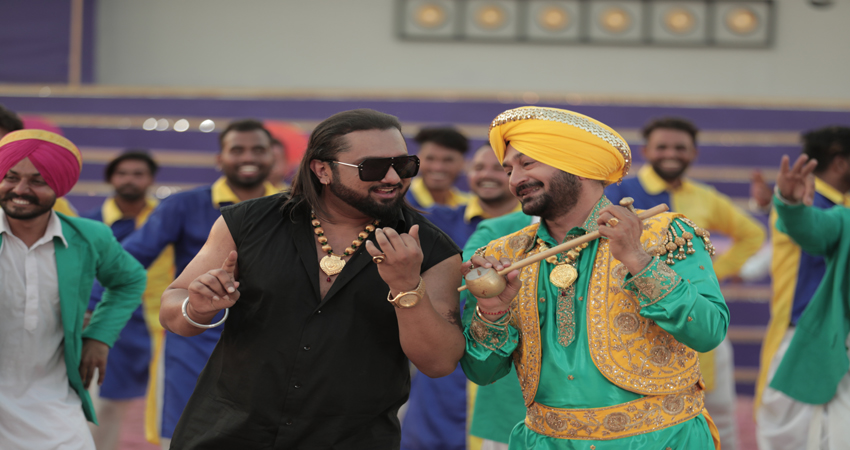 यो यो हनी सिंह और मलखित सिंह ''गुड़ नालो इश्क मीठा'' के नए वर्शन के लिए आये एक साथ यो यो हनी सिंह और मलखित सिंह ''गुड़ नालो इश्क मीठा'' के नए वर्शन के लिए आये एक साथ