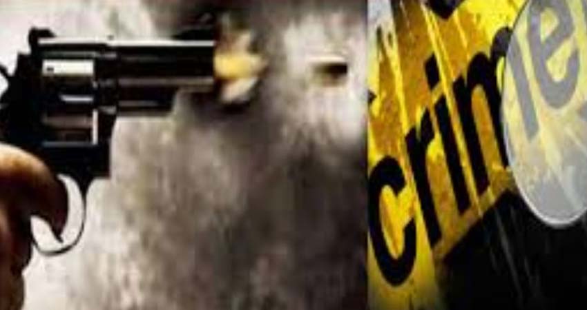 वर्चस्व के लिये इलाके में की अधाधुधं फायरिंग,सामान फैंका,तीन पकड़े वर्चस्व के लिये इलाके में की अधाधुधं फायरिंग,सामान फैंका,तीन पकड़े