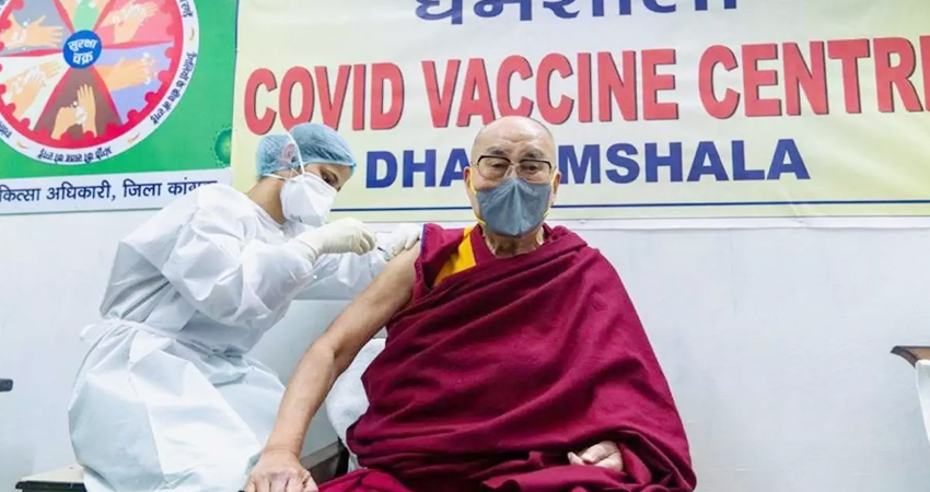 तिब्बती धर्मगुरु दलाईलामा ने लगवाई COVID Vaccine, लोगों से की ये अपील तिब्बती धर्मगुरु दलाईलामा ने लगवाई COVID Vaccine, लोगों से की ये अपील