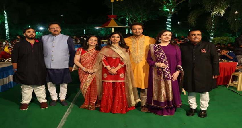 ईशा अंबानी की संगीत सेरेमनी में उदयपुर पहुंचा पूरा बॉलीवुड ईशा अंबानी की संगीत सेरेमनी में उदयपुर पहुंचा पूरा बॉलीवुड